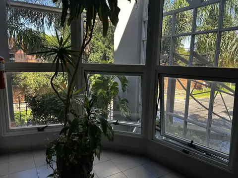 Oficina en primer piso por escalera. 28m2