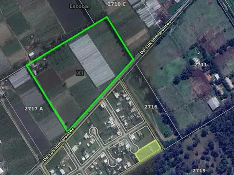 Campo en calle Inmigrantes