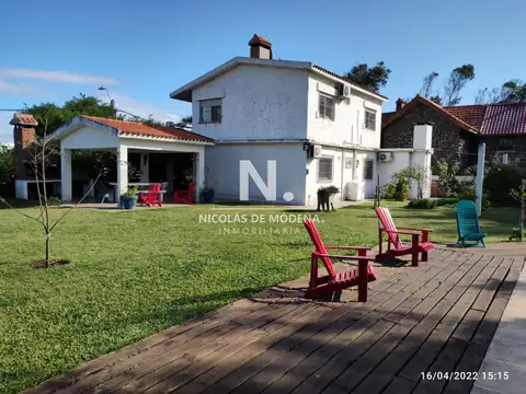 Casa 4 ambientes con 2 baños