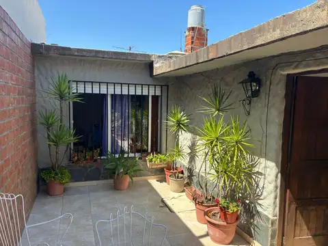 Venta departamento 2 dormitorios  patio interno y cochera en Barrio Industrial