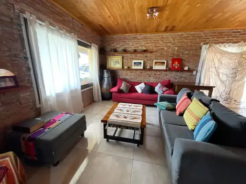 Casa en Venta con 2 cocheras