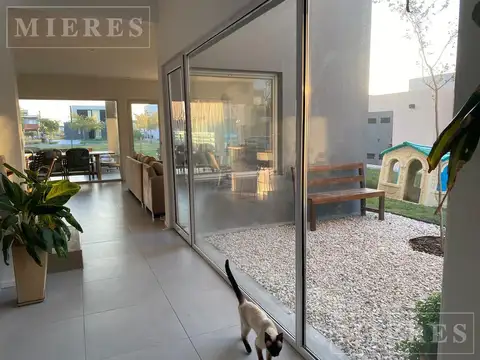 Casa en venta con renta sobre lote interno en Barrio Araucarias Puertos