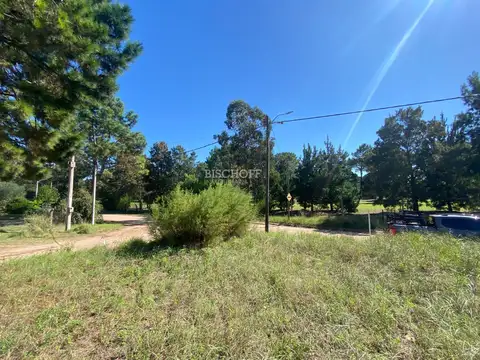 TERRENO EN VENTA. ESQUINA, FRENTE AL GOLF DE VILLA GESELL