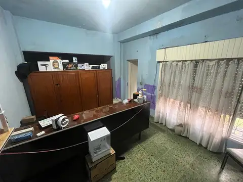 Venta casa en Castelar a Refaccionar+Depto