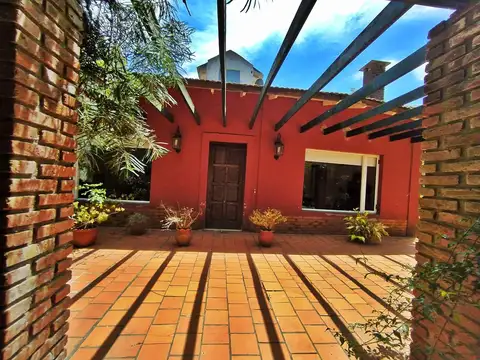 Casa en venta de 2 dormitorios c/ cochera en San Bernardo