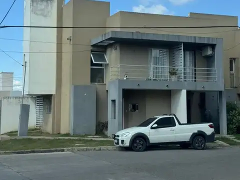 Exc duplex Vta 3 dorm Iriarte esq 6 de Julio en Grand Bourg