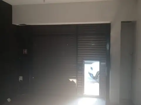 Buen local de 38 m2 con baño en una gran ubicación, pleno centro de Avellaneda