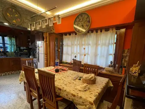 PH al frente en venta de 3 ambientes con patio, parrilla y cochera cubierta - Villa Dominico