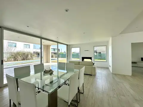 Casa 6 ambientes con 3 baños