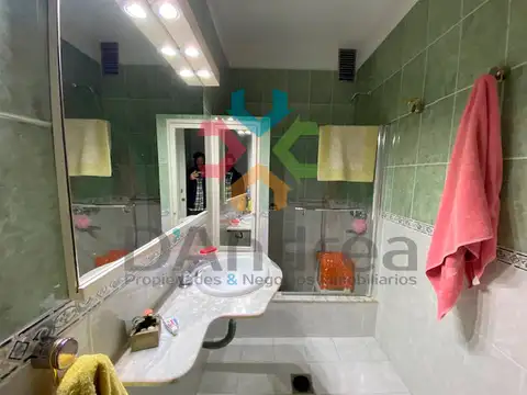 Venta / Oportunidad de inversion Casa + Local/Dpto en 23 entre 2 y 102