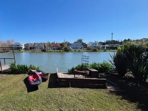 Casa 6 ambientes con 4 baños