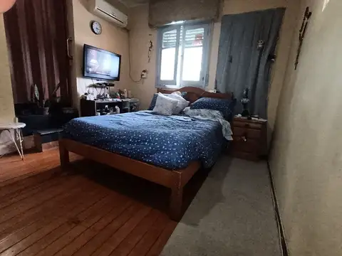 Casa 7 ambientes con 2 baños