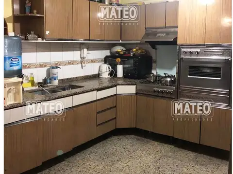 Dos Lotes, Uno Construido y Otro Baldío. Se Venden Juntos.