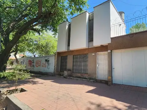 VENTA CASA 3 DORMITORIOS EN LA SEXTA SECCION