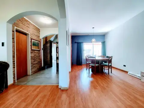 Casa 5 ambientes en Quilmes Oeste con patio