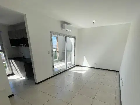 Departamento de tres ambientes con cochera, ubicado en el perimetral del Nuevo Quilmes