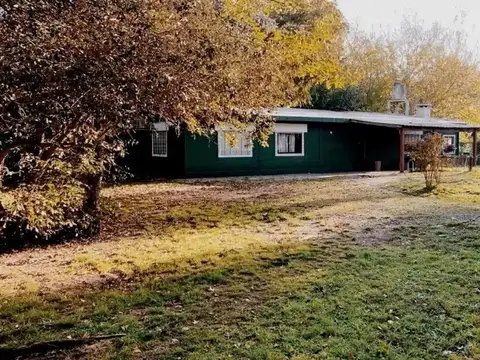 Casa  3ambientes con pileta , dos lotes unificados