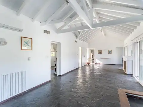 Casa 5 ambientes con 4 baños