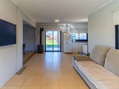 Casa en venta 3 dormitorios con pileta y cochera