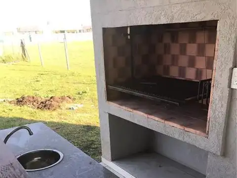 Excelente propiedad estilo mexicano en barrio privado Santa Juana