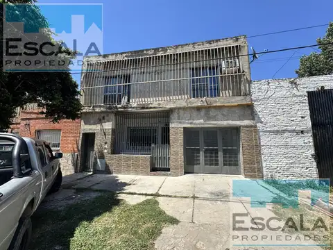 CASA DE DOS DORM CON PATIO Y COCHERA EN ALQUILER