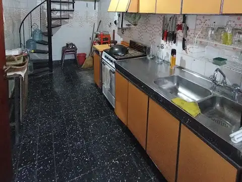 Casa 5 ambientes con 3 baños