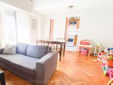 Av Maipu 3700 entre Debenedetti y Carlos Gardel