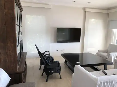 Casa en Venta en Albanueva, USD 2.700.000