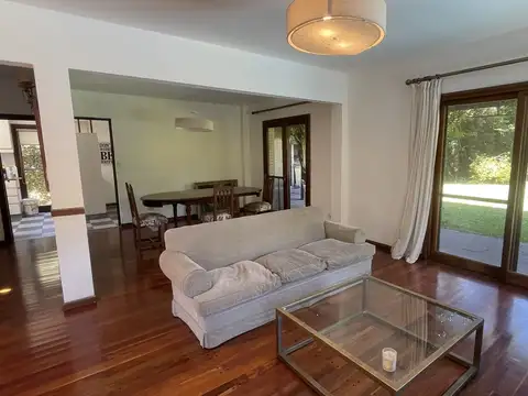 Casa 9 ambientes con 3 baños