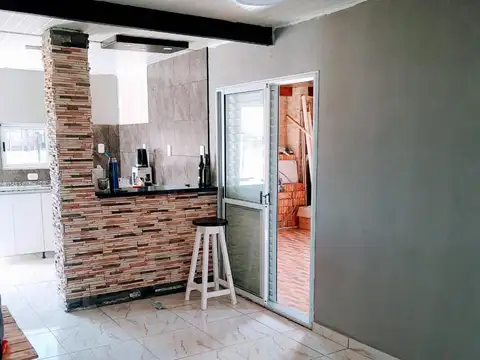 Bella casa, nueva y con amplio terreno en  San Benito-  E. R