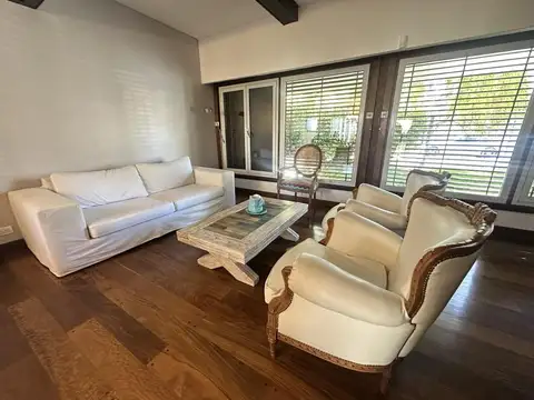 Casa en Alquiler Temporal con 3 cocheras