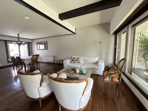 Casa 4 ambientes con 3 baños