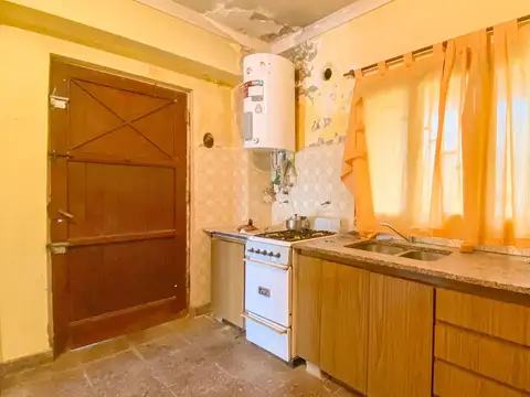 Casa 7 ambientes con 2 baños