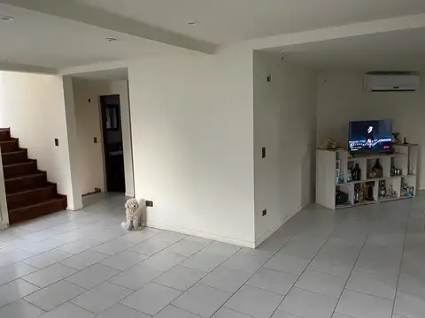 Casa 5 ambientes con 3 baños