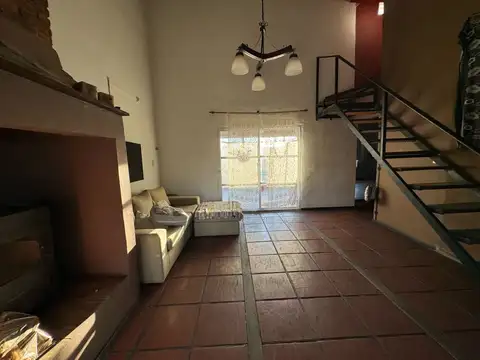 Vendo Espectacular Casa Con Oficina Comercial en Caseros, Entre Ríos.