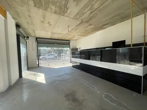 Local en Alquiler en Barrio Garin Norte, USD 900