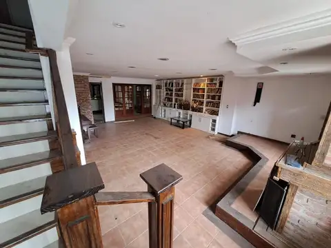 Casa en Venta con 7 cocheras