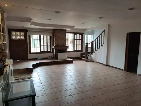 Casa 4 ambientes con 3 baños