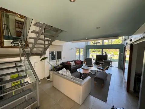 Casa 7 ambientes con 3 baños