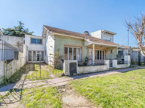 Venta - Casa 4 Ambientes - Garage - Parque - Barrio El Progreso