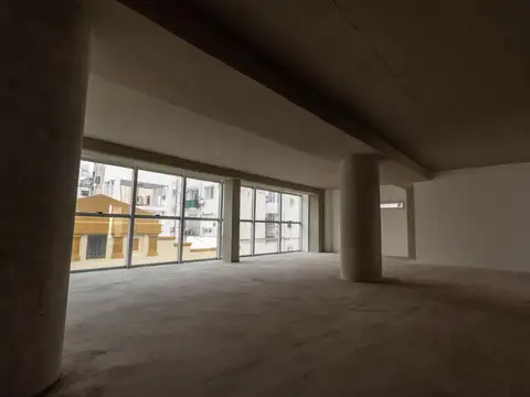 Alquiler - Excelente Oficina en Retiro con Amenities y Cochera