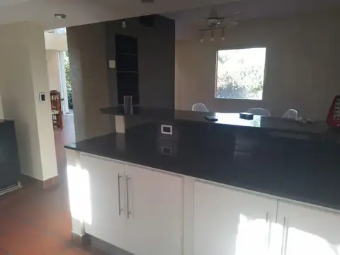 Casa 4 ambientes con 4 baños