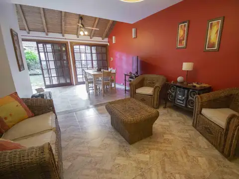 Casa en Venta con 1 cochera