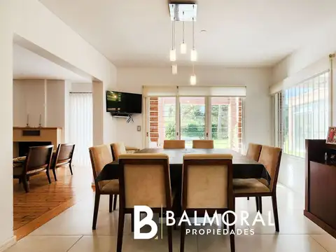 Casa 4 ambientes con 4 baños