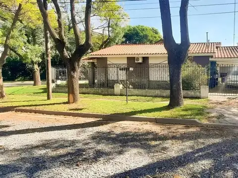 Casa en  el Centro de Funes