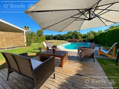 Casa en venta de 6 ambientes con vista al golf en Abril Club de Campo-Hudson. Apto Crédito