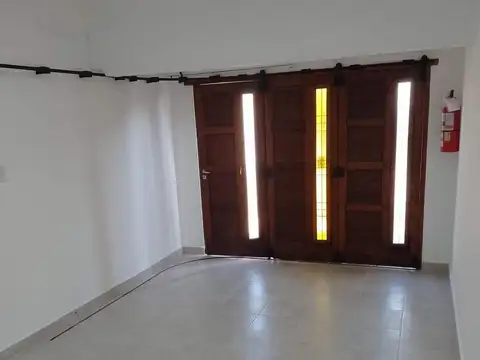 OPORTUNIDAD VENTA CASA 4 AMBIENTES CON PARQUE Y COCHERA CUBI