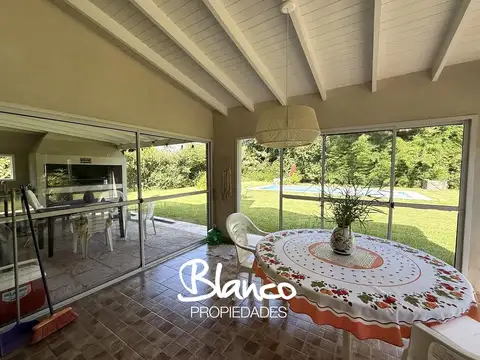 Casa 4 ambientes con 2 baños