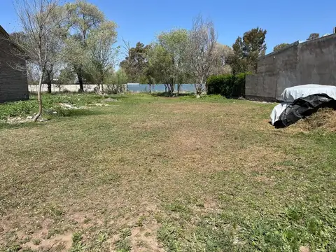 Terreno España e/José Hernández y Eduardo Castex