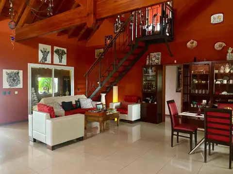 Casa en venta - 4 Dormitorios 4 Baños - 3.000Mts2 - La Plata